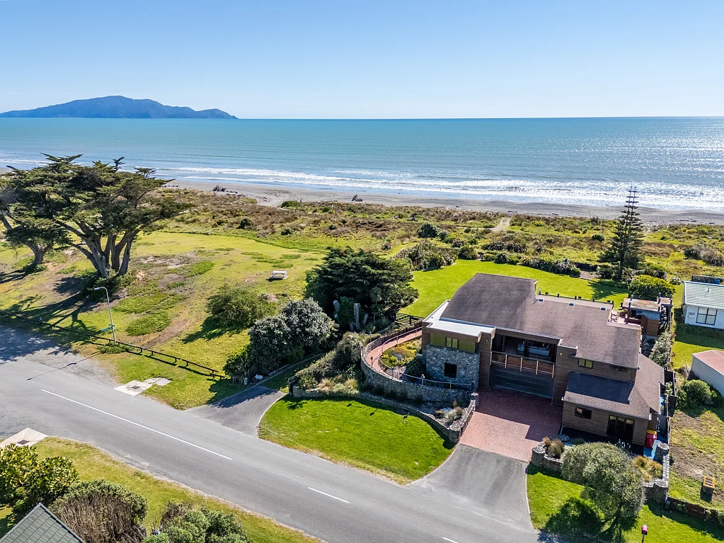 Te Horo 3房  COASTAL PANORAMA - SELLING UNDER RV