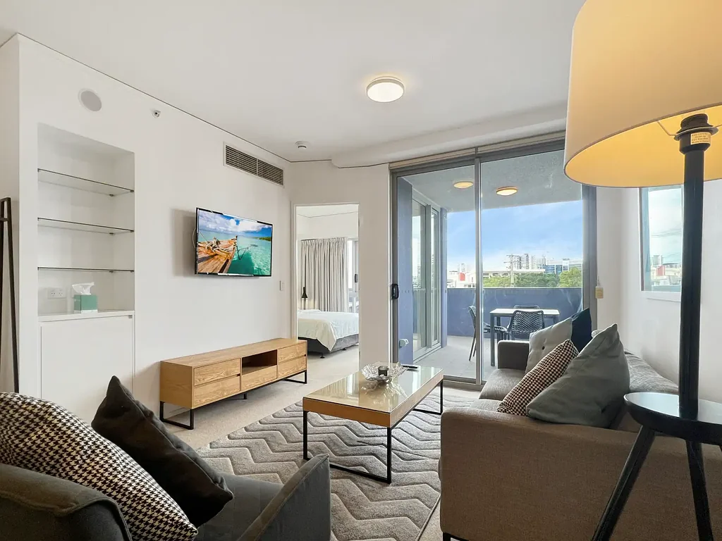 Bowen Hills 2房 现代内饰 高品质装修 开放式生活区 SMEG电器 石材台面 宽敞阳台 步行商圈 顶级设施 健身泳池 桑拿SPA Pre Market Opportunity