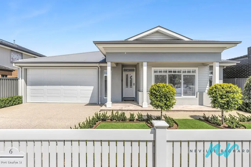 6 Port Deakin Street, St Leonards, VIC 3223