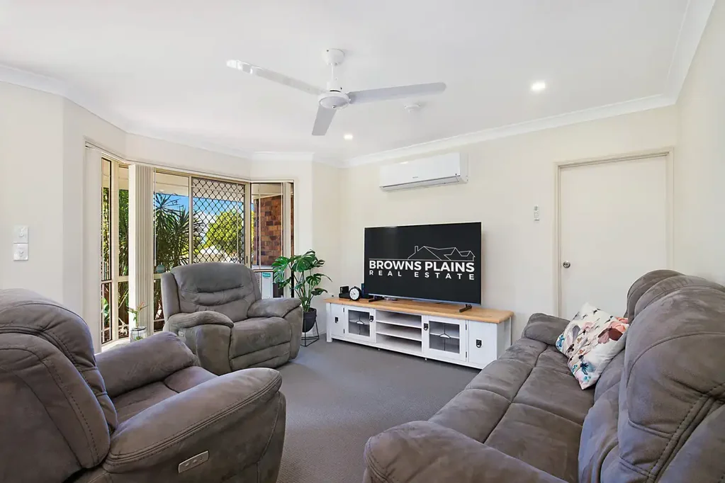 Regents Park 3Kwarto Property Investors Take Note - Quality Tenant In Place.