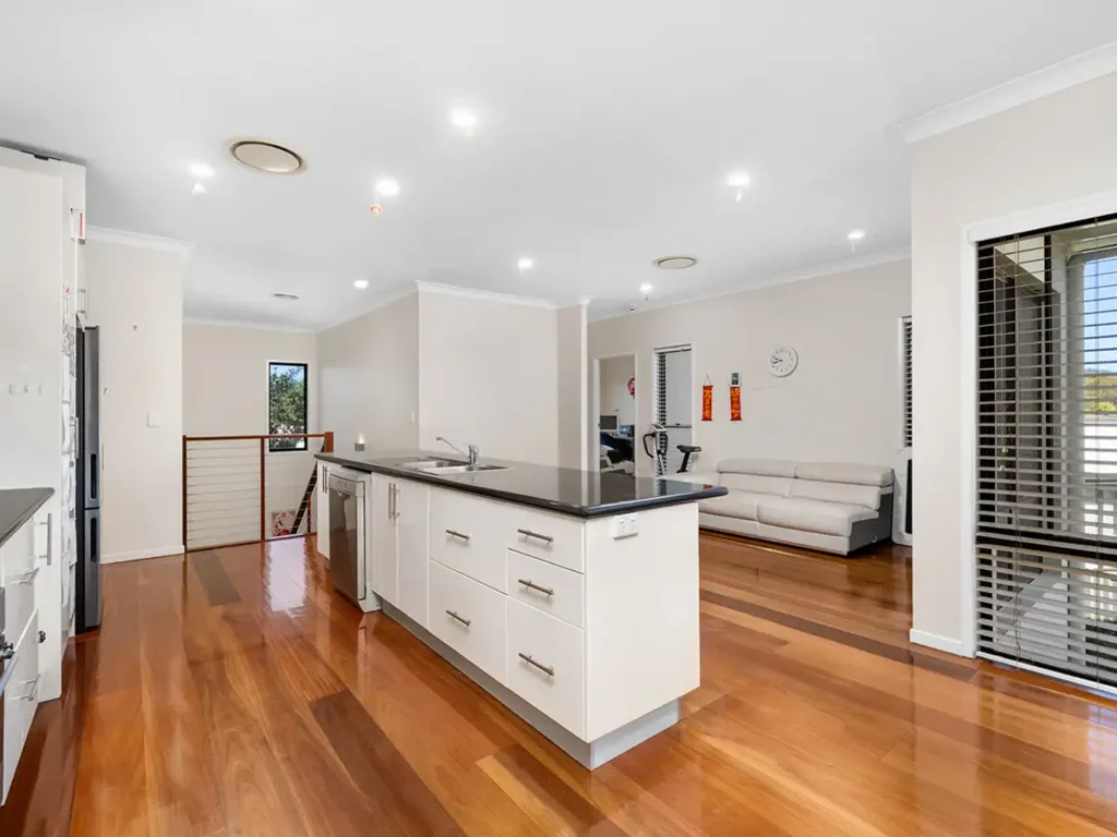 Maroochydore 8房  Next Door to the CBD, an 8-Bedroom Goldmine Returning $2,000/Week