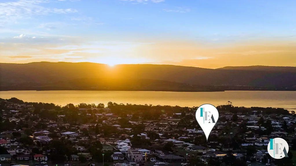 Lake Illawarra 4房  Two separate dwellings!