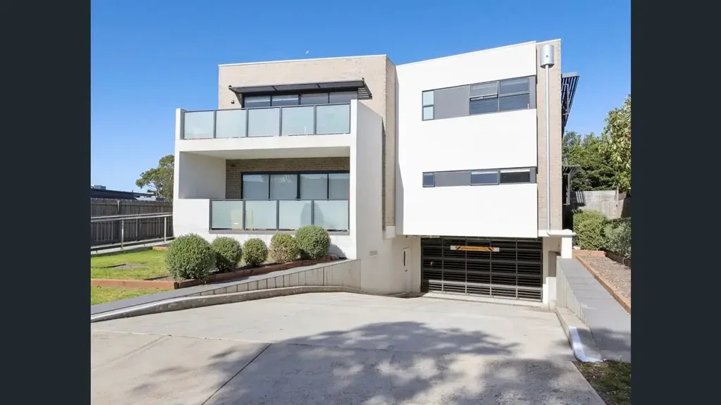 Effortless Coastal Living in the Heart of Mornington- Furnished