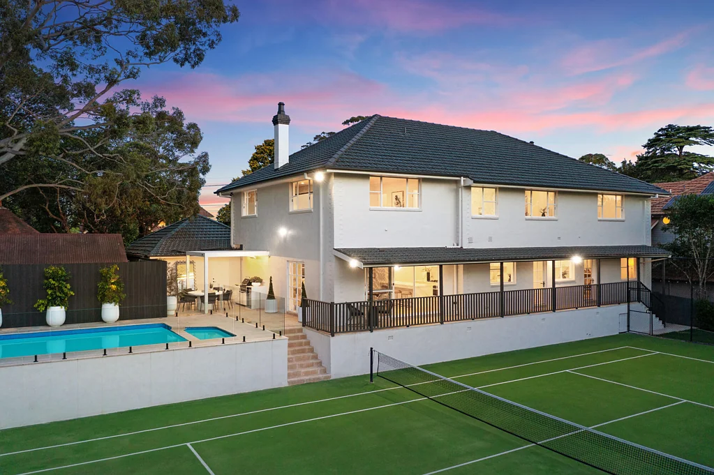 Turramurra 5房 轻松尽享尊贵奢华，令人惊叹的网球场豪宅 Effortless prestige and luxury, stunning tennis court abode