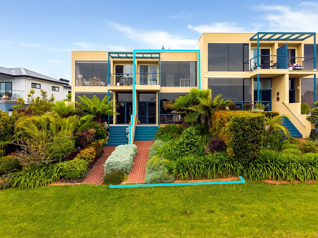 Low-Maintenance Townhouse, Minutes to Surf Beach