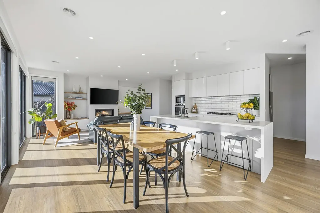 Lake Wendouree 3 Bedroom Contemporary Living in an Exceptional Lake Wendouree Setting
