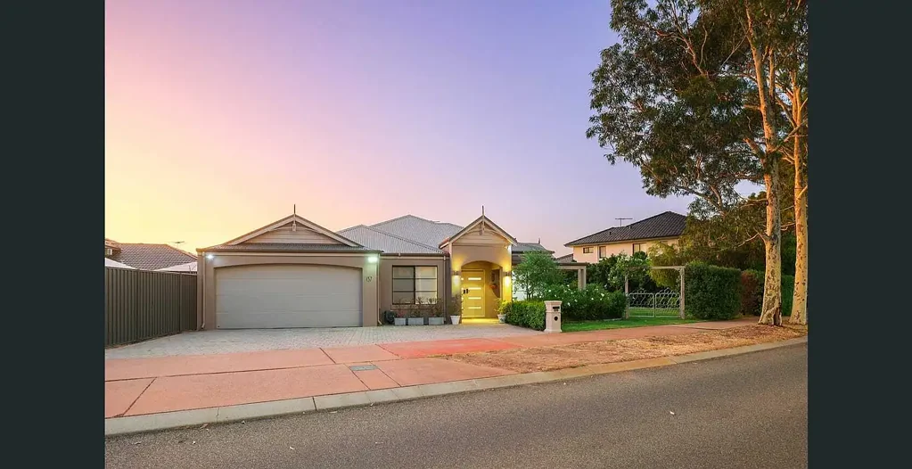 STUNNING HOME IN GREAT LOCATION!!