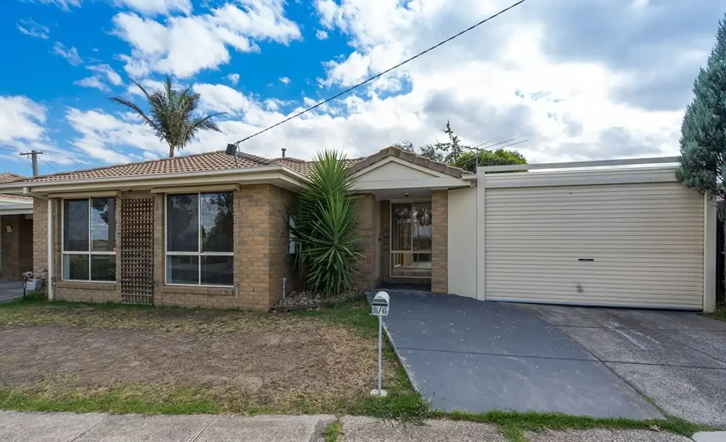 2/4 Amesbury Avenue, Craigieburn, VIC 3064