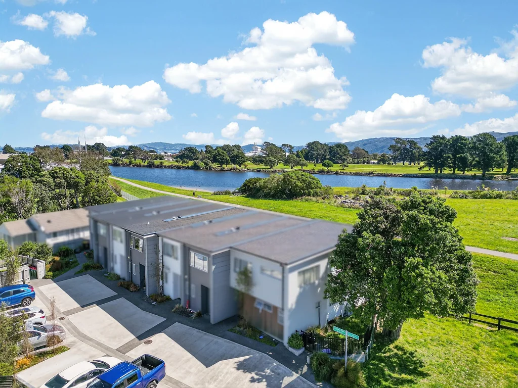 Moera 2침실 A Standout Townhouse with River Views