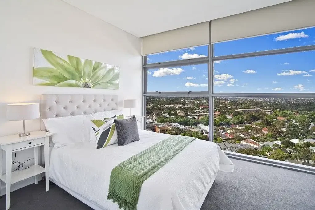 Modern One Bedroom Apartment with Stunning Area Views