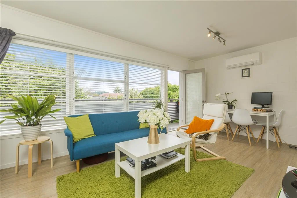 Sunny Elevated Unit - Perfect for Single/Couple