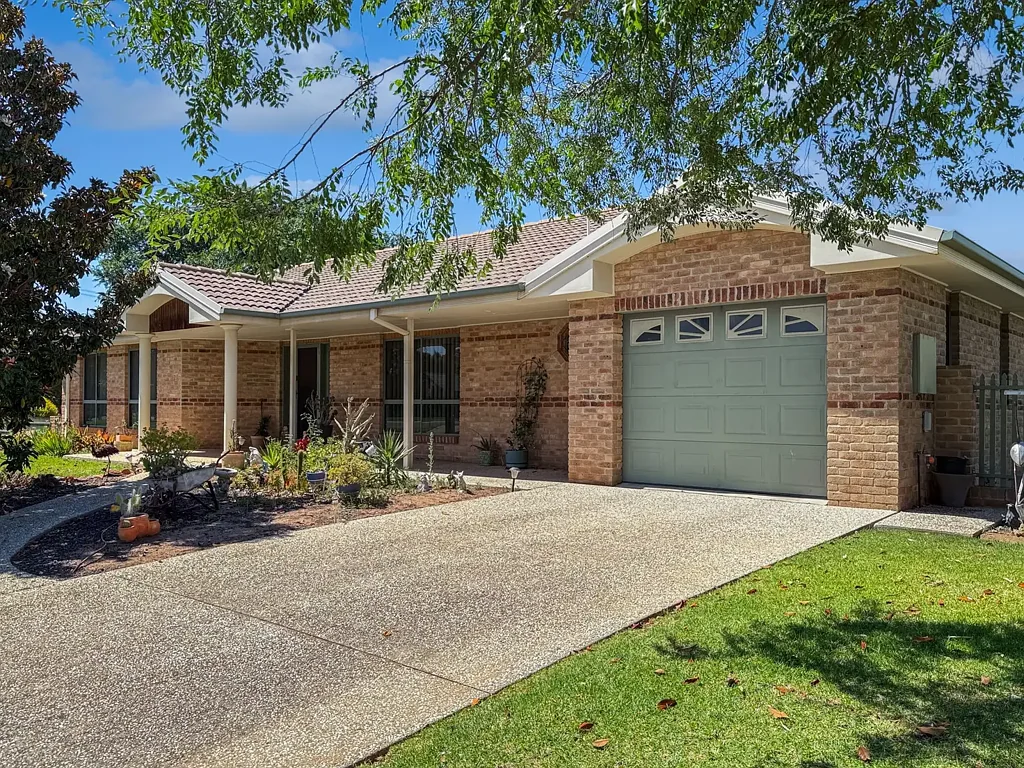 FAMILY HOME WITH LOCATION