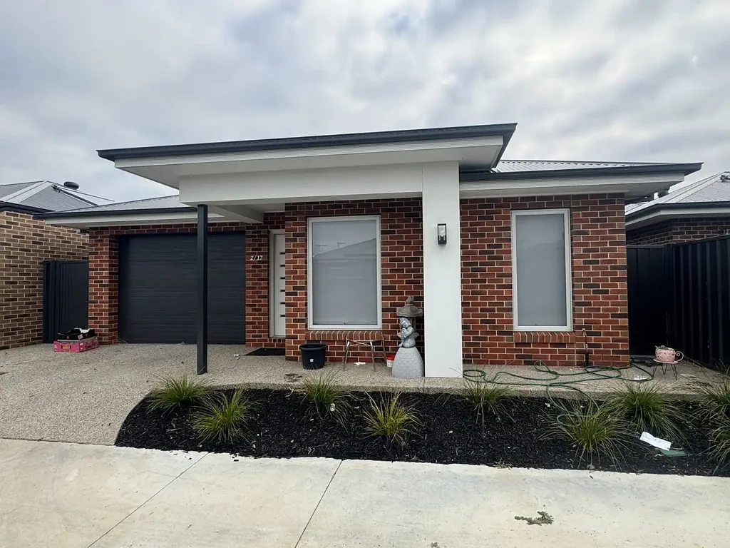 3 BEDROOM TOWNHOUSE