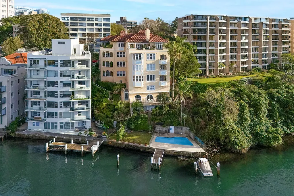 2/2 Elizabeth Bay Crescent, Elizabeth Bay, NSW 2011