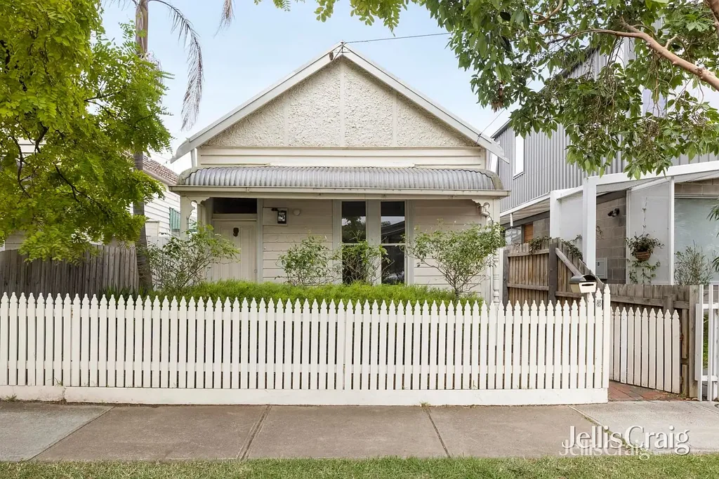 Charming Cottage in a Prime High Street Location