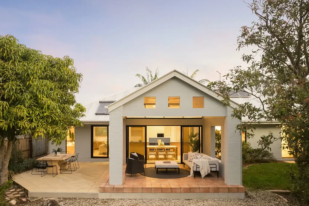 Brookfield 4Phòng ngủ Single level entertainer's oasis with picturesque parkland at its rear