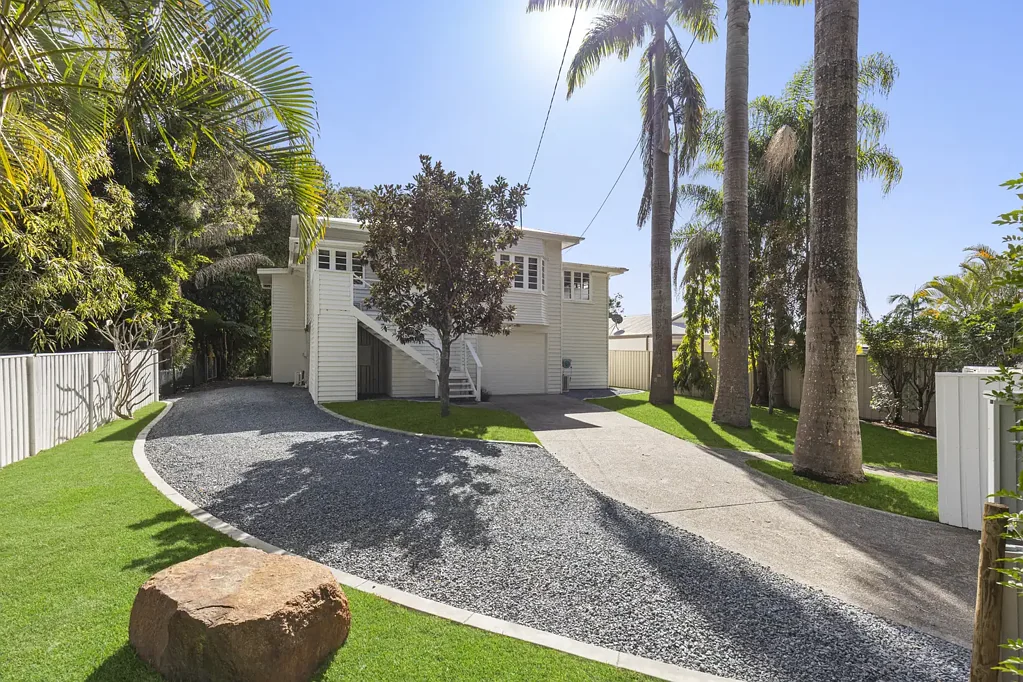 Hope Island 4બેડરૂમ Classic Queensland Charm. Acreage Feel. Coastal Lifestyle.