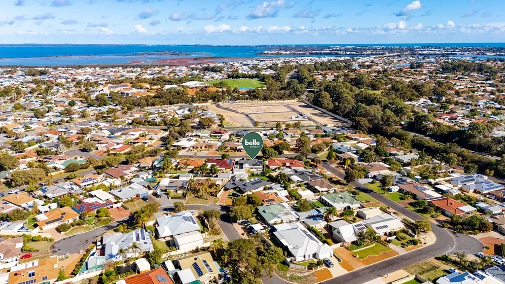 Coodanup 4Zimmer Spacious family home with strong investment appeal.