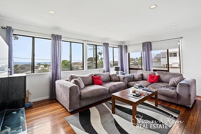 लिविंग रूम - 13 STRATTON TCE, WYNNUM QLD 4178