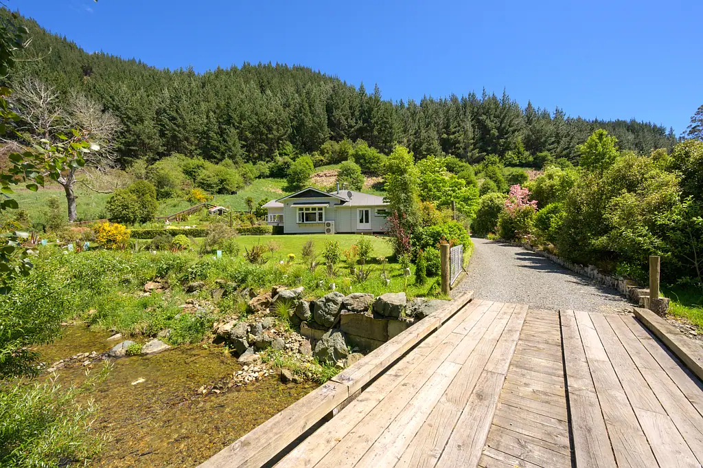 Hira Peaceful lifestyle property with guest cottage