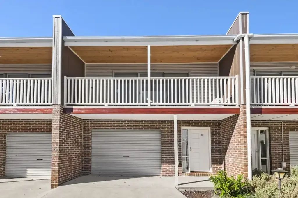 Modern Two-Bedroom Townhouse in Convenient Golden Point Location