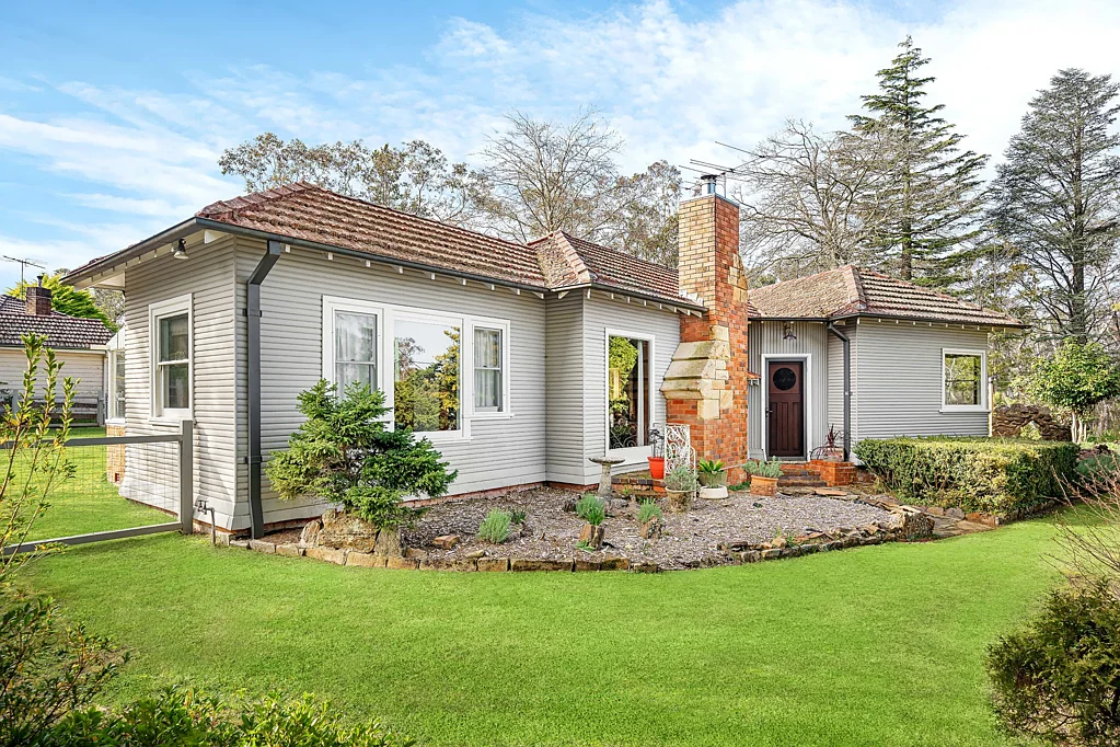 30 Valley Road, Wentworth Falls, NSW 2782