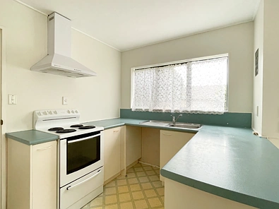 3 BEDROOM - BRICK AND TILE - PRIVATE ROAD - GARAGE