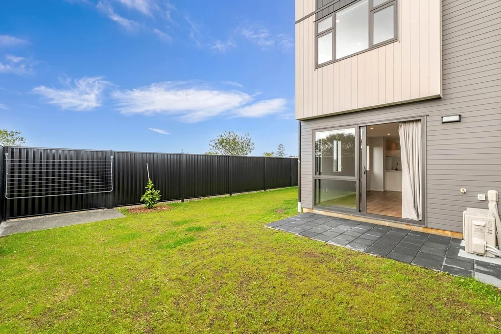 Favona 4 Bedroom Sunny Gem with Sea Views