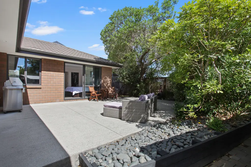 Bucklands Beach 4房  Vendors Overseas Bound! 276K Below CV!
