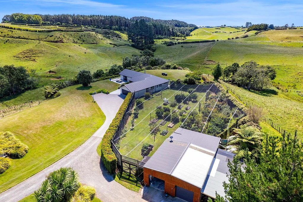 Hillsborough 3Moenga Lifestyle living with an orchard like no other