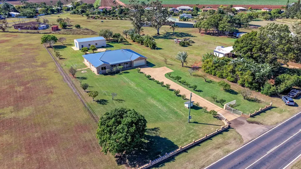 Oakwood 4房  Acreage Living with Shed, Solar and Bore - Minutes to Bundaberg