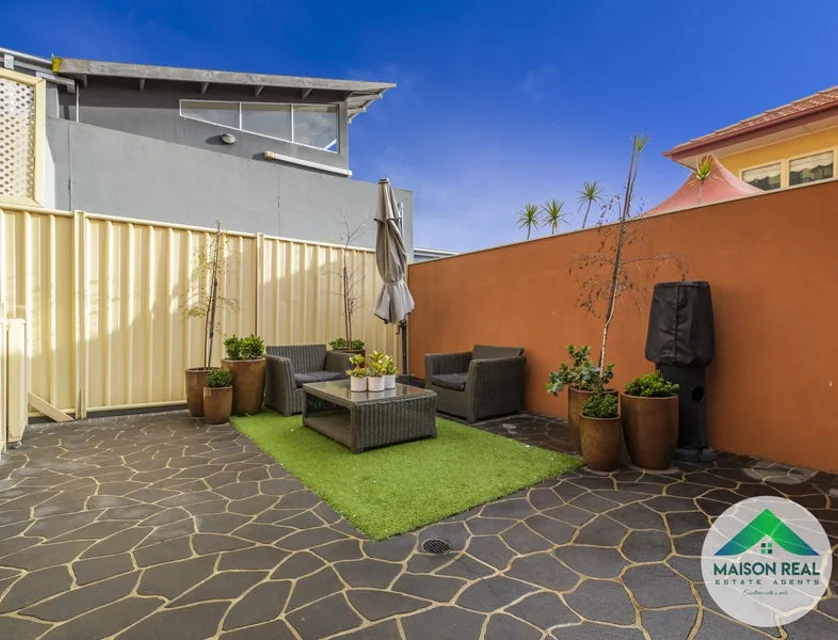 Unit 2/2 Rebecca Place, Niddrie, North Melbourne, 3 कमरे, 2 बाथरूम, Townhouse