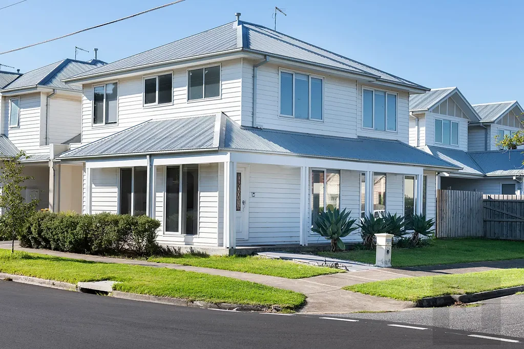 Stylish living in Grand Location.