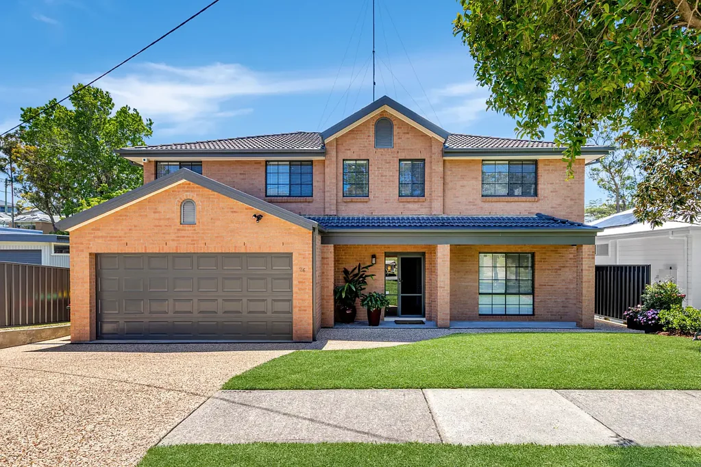 Merewether Heights 4房  GENEROUS FAMILY LIVING WITH MULTIPLE ENTERTAINING ZONES