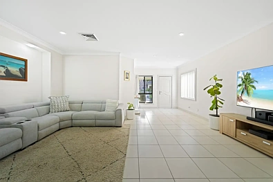17 McMahon Road, Yagoona, NSW 2199, 4 Bedrooms, 1 Bathrooms, Apartment