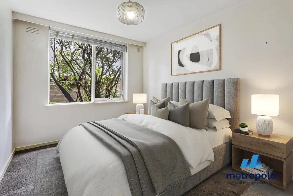 SPACIOUS, BRIGHT AND RIGHT IN THE HEART OF ELWOOD