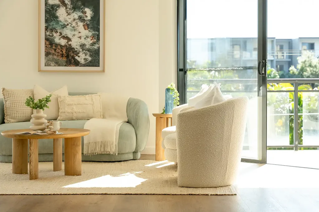 Scarborough 2 Bedroom North facing & updated 2 bedroom apartment moments to the waterfront.