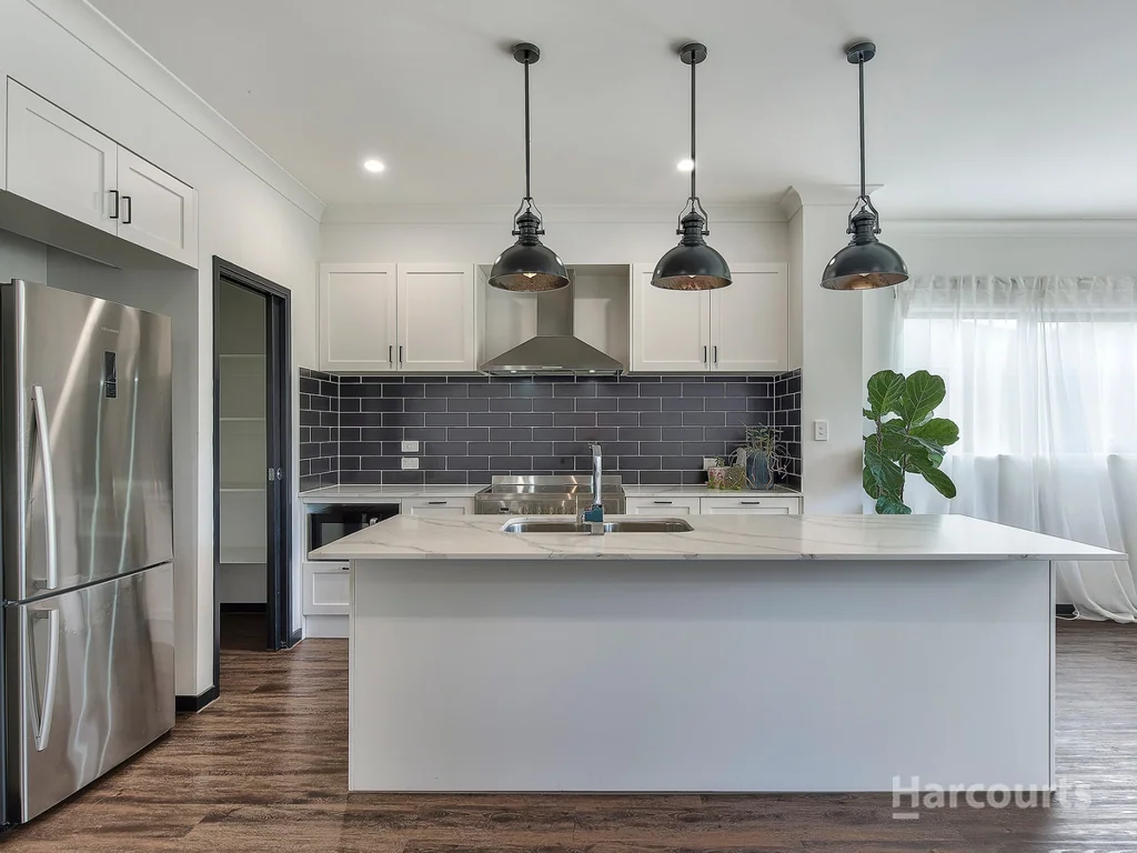 Lawnton 4Phòng ngủ Near-New Family Living with Style and Space