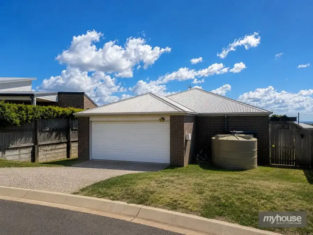Cranley 4房 地势较高，现代舒适，地理位置优越 Elevated Position, Modern Comfort & A Location You'll Love
