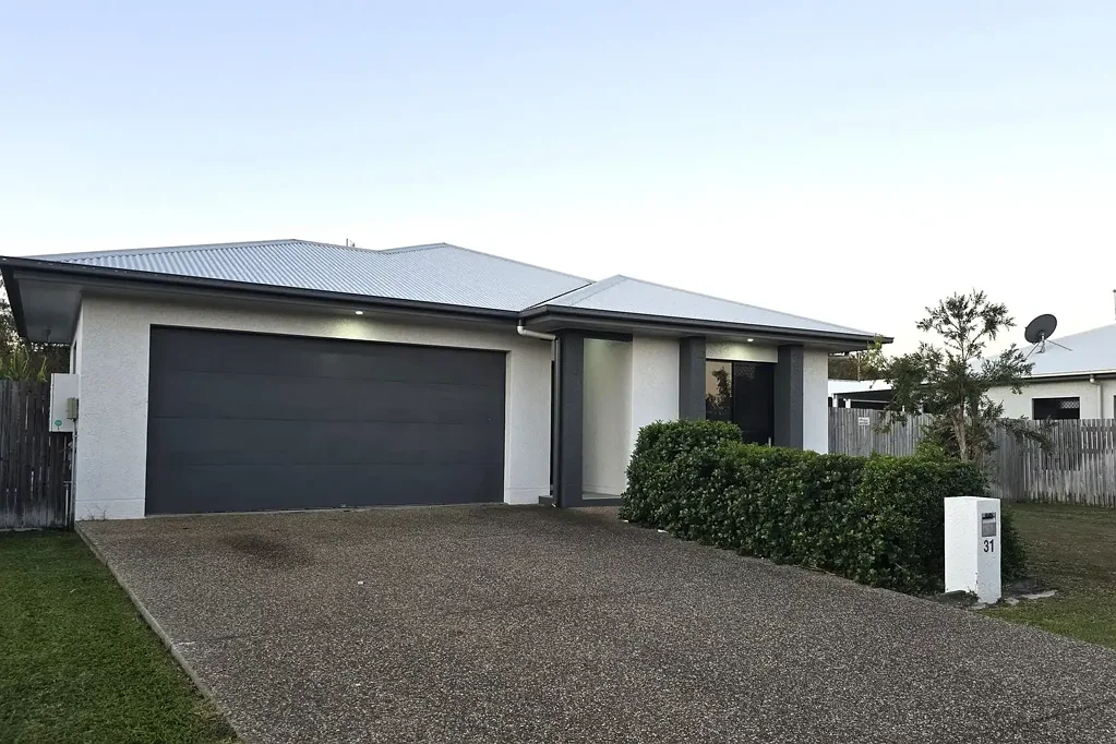 Mount Louisa 4 Bedroom Modern Comfort & Quality in a Sought-After Location!
