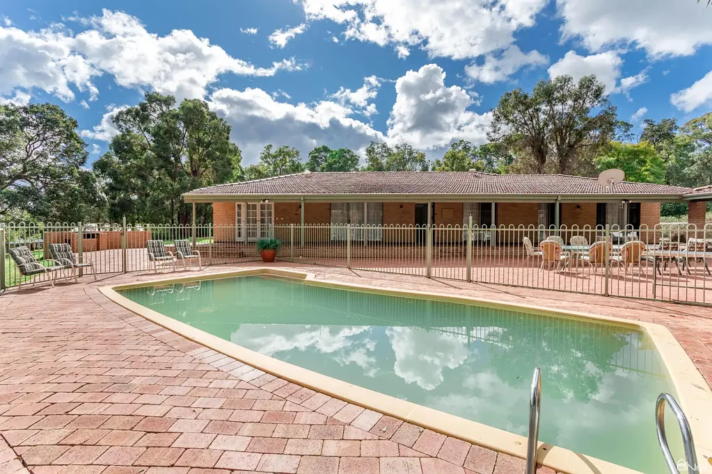 Bedfordale 4 Bedroom Enjoy a Rural Lifestyle just minutes from the city