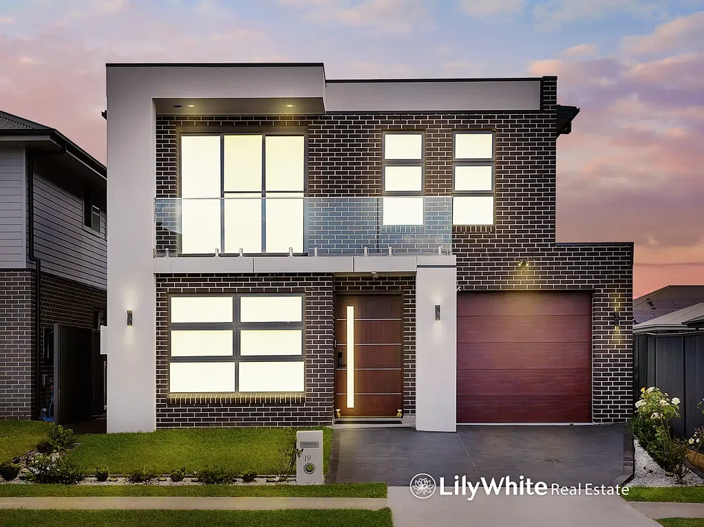 Catherine Field 5 Bedroom Welcome Home to Luxury Living in Catherine Field!