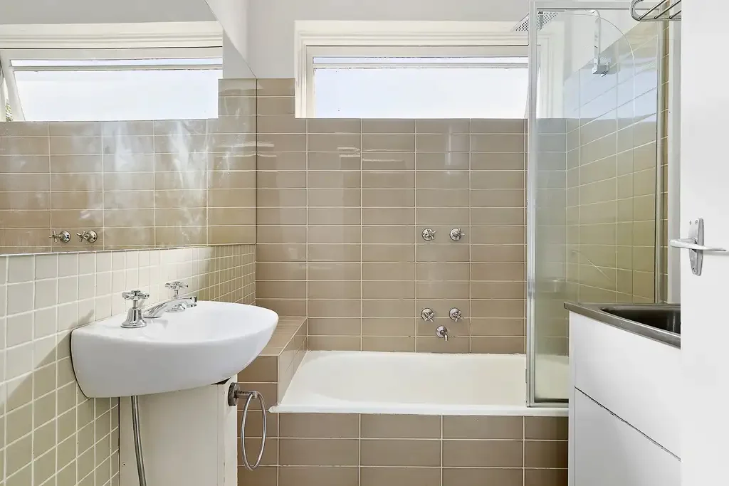 RARE THREE BEDROOM HOME IN LEAFY, QUIET LOCATION!