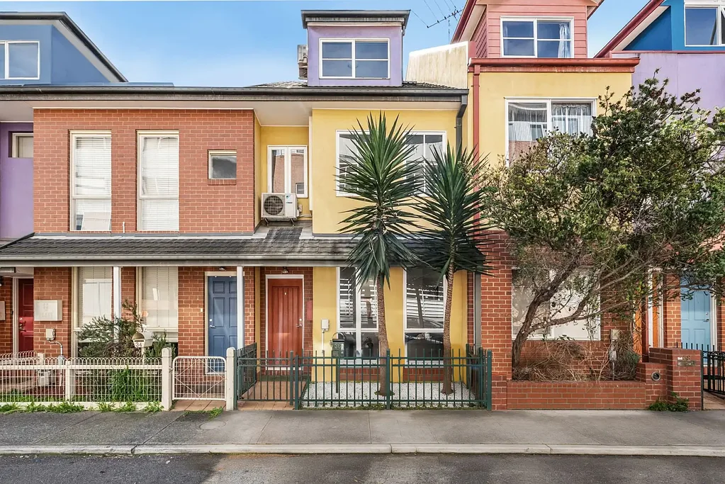 Brunswick 3 Bedroom Contemporary 3-Bedroom Home in the Heart of Brunswick