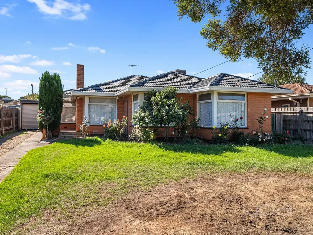 3 BEDROOM FAMILY HOME WITH SUNROOM