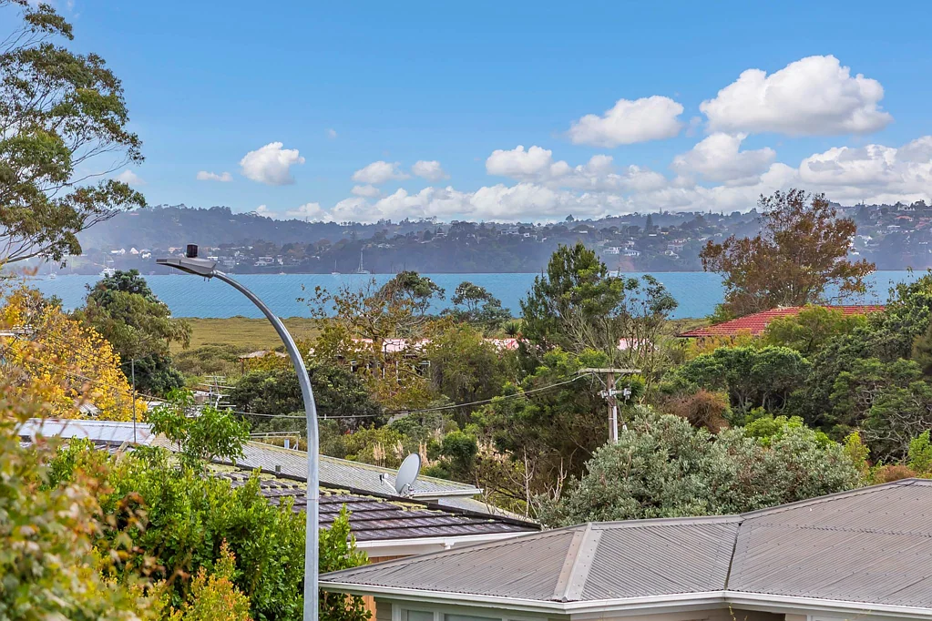 12 Bayside Avenue, Te Atatu Peninsula, Waitakere City, Auckland