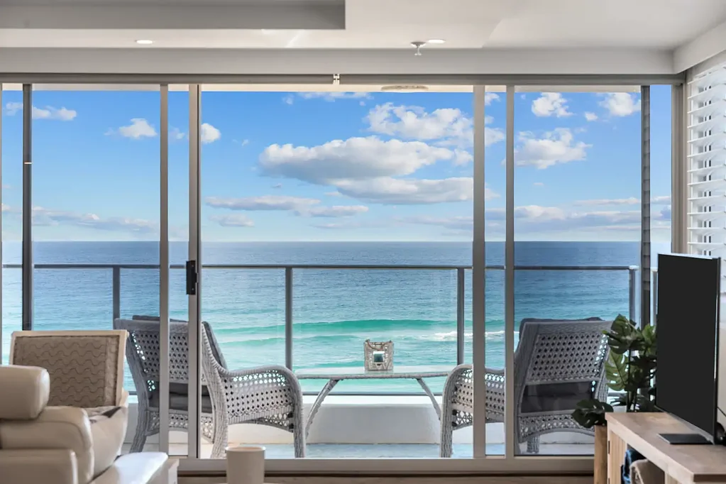 Surfers Paradise 3غرفة نوم Absolute Beachfront 3 bedroom