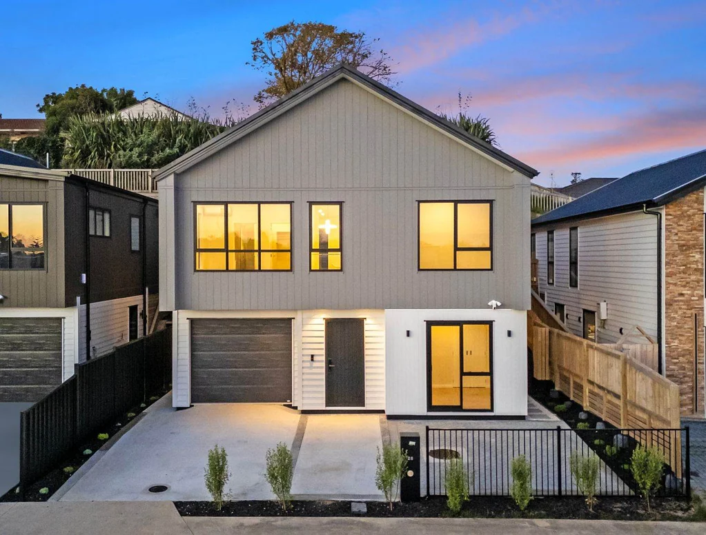Opaheke 5房  Modern Family Living – Space, Style & Convenience