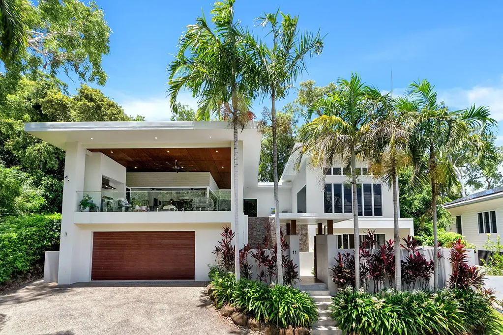 Palm Cove 4房  Bespoke home with scale, aspect and flexible living.