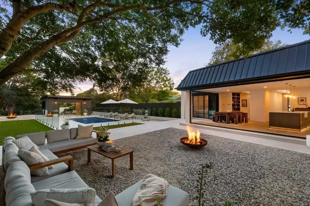 Jamberoo 4chambre A Private Mini Estate on the Fairway - As Featured in Sydney Morning Herald